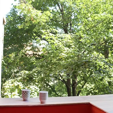 Stylish And Quiet With Balcony 아파트