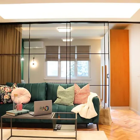 Stylish And Quiet With Balcony Apartamento