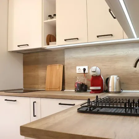 Stylish And Quiet With Balcony