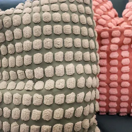 Stylish And Quiet With Balcony