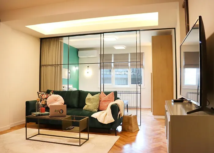 Stylish And Quiet With Balcony アパート ソフィア