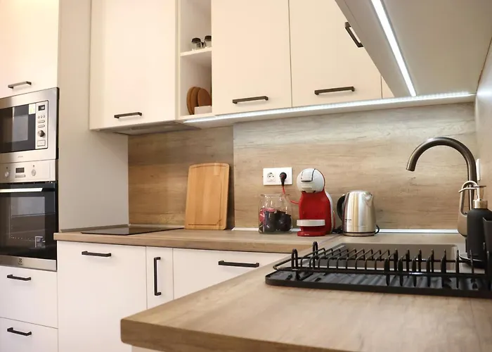 Stylish And Quiet With Balcony