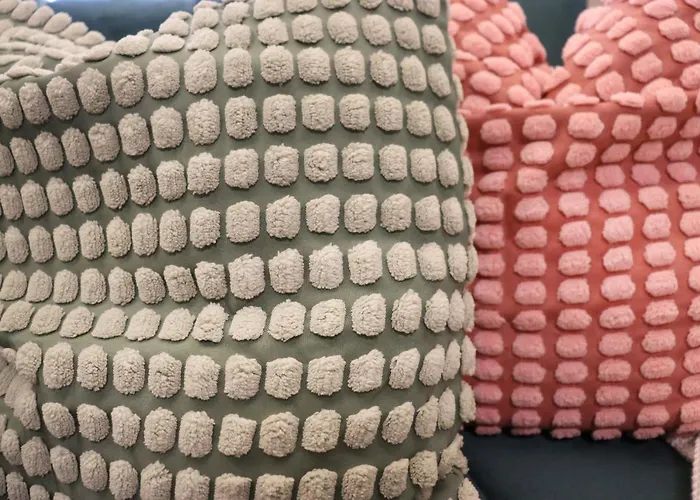 Stylish And Quiet With Balcony