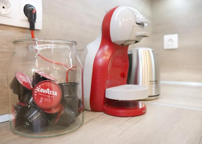 Stylish And Quiet With Balcony