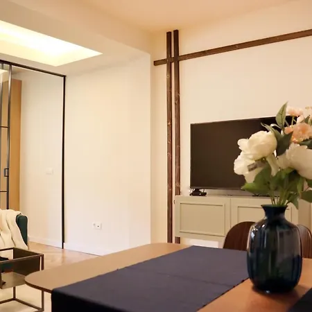 Stylish And Quiet With Balcony סופיה